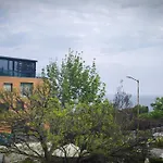 Jade - With Parking Апартаменти